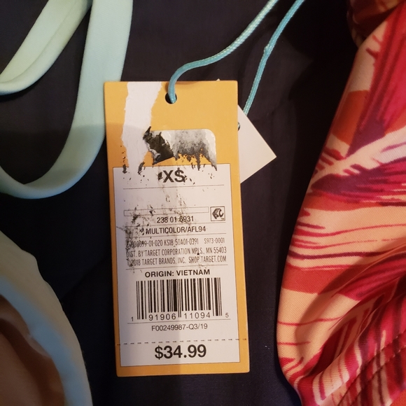 New tropical Floral kona sol 1 piece swims… - Picture 7 of 7